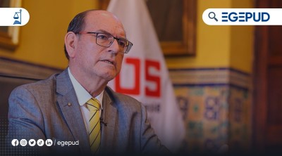 Egresados y estudiantes de la PUCP se pronuncian contra Csar Landa